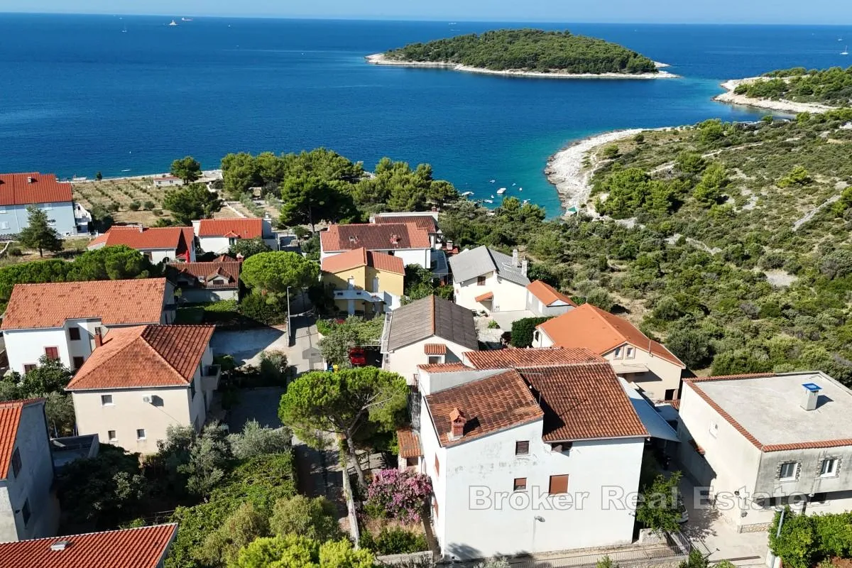 prostrana kuća 150 m od plaže i očaravajućim pogledom - slika 1