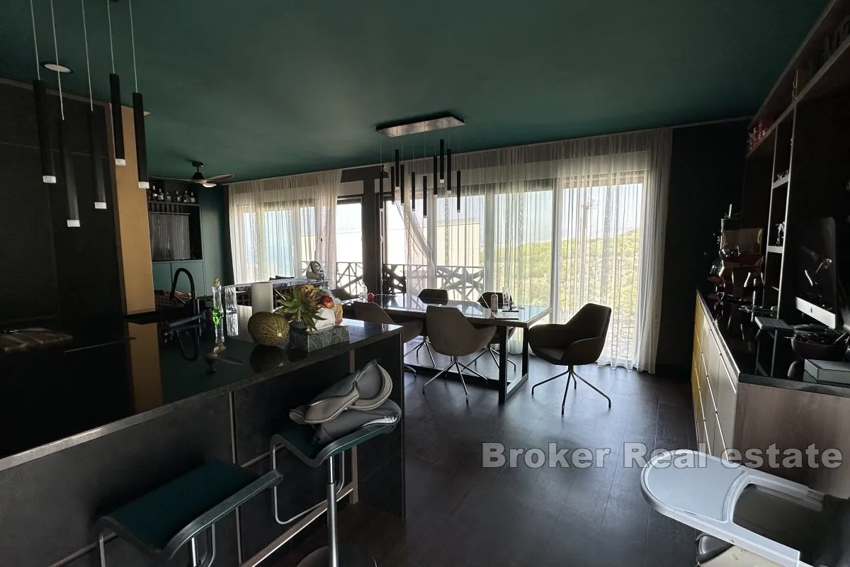 jedinstvena apartmanska vila s pogledom na more - slika 17