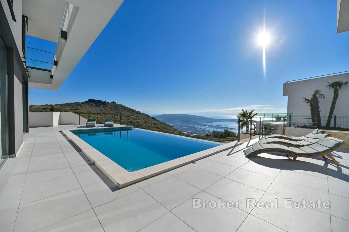 Moderna vila s bazenom i spektakularnim pogledom - Trogir