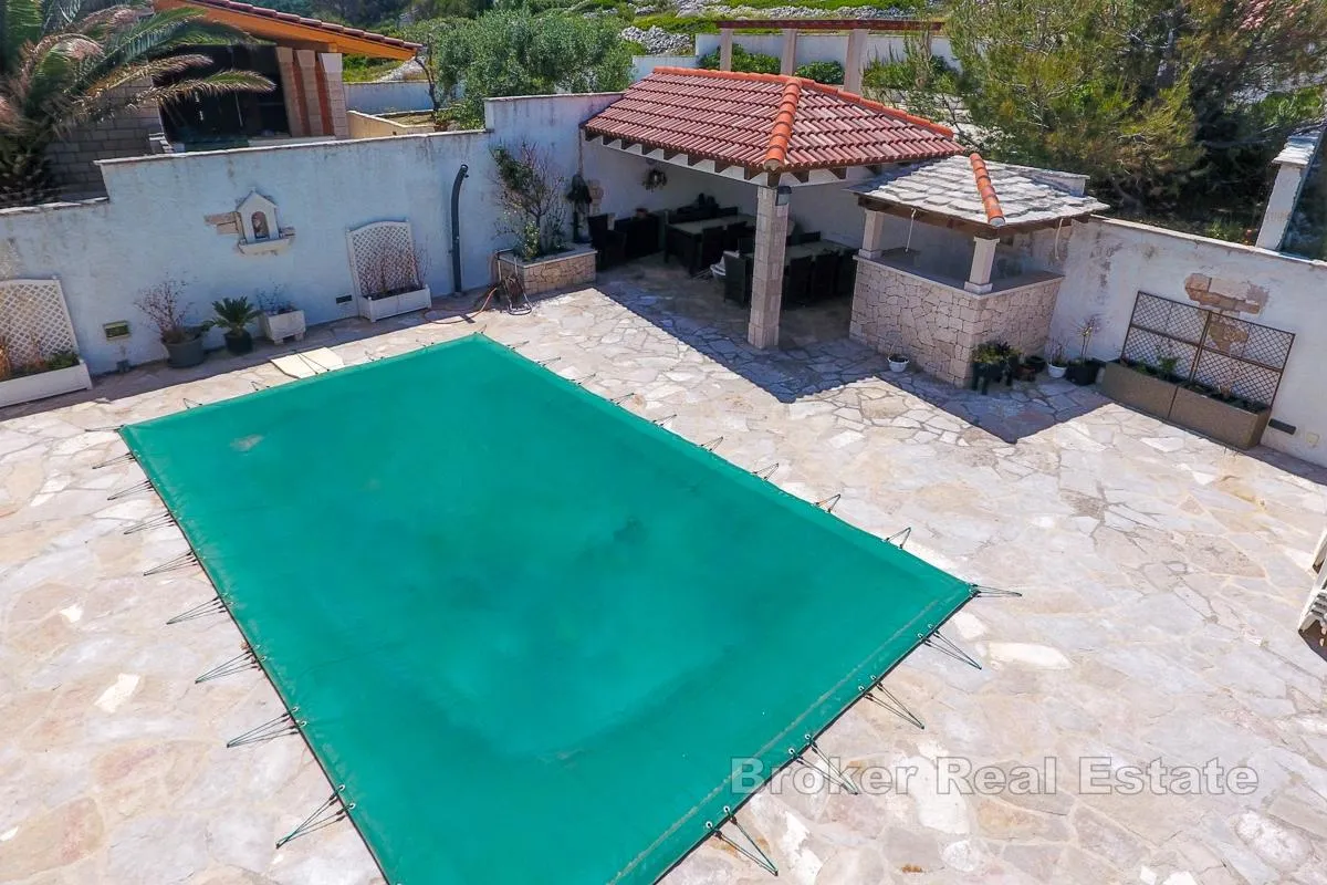 mediteranska kuća s bazenom u blizini mora - slika 4