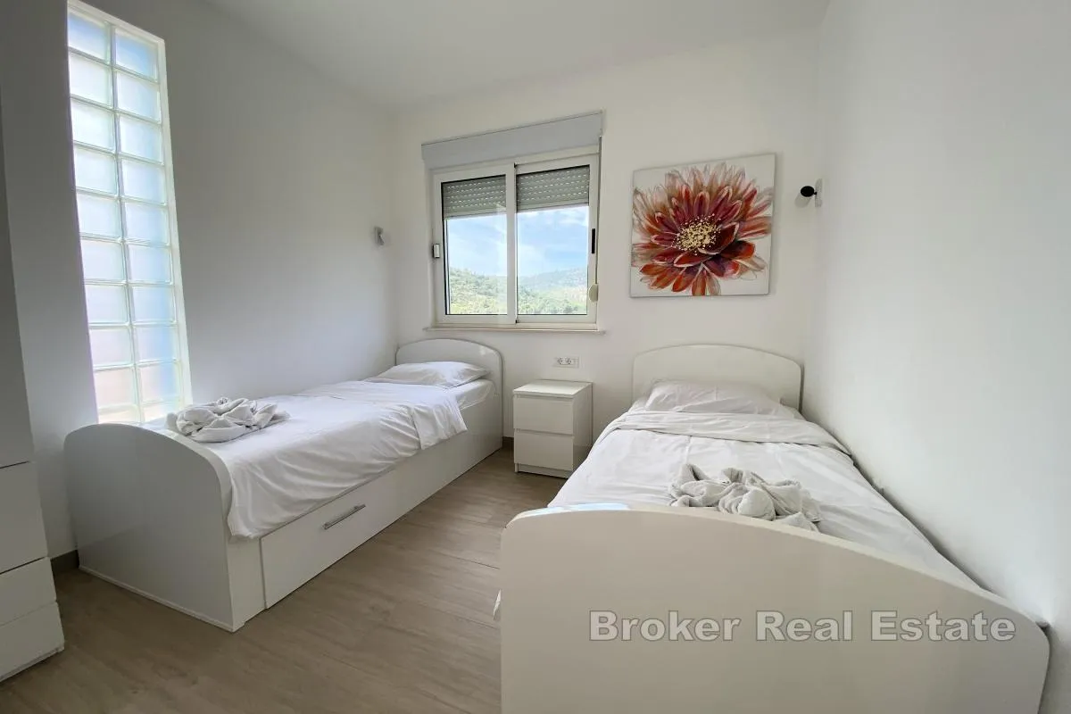 apartmanska vila prvi red do mora - slika 16