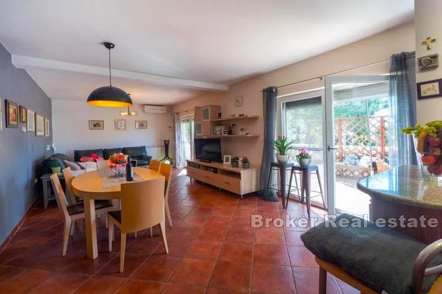 apartmanska vila s bazenom - slika 8