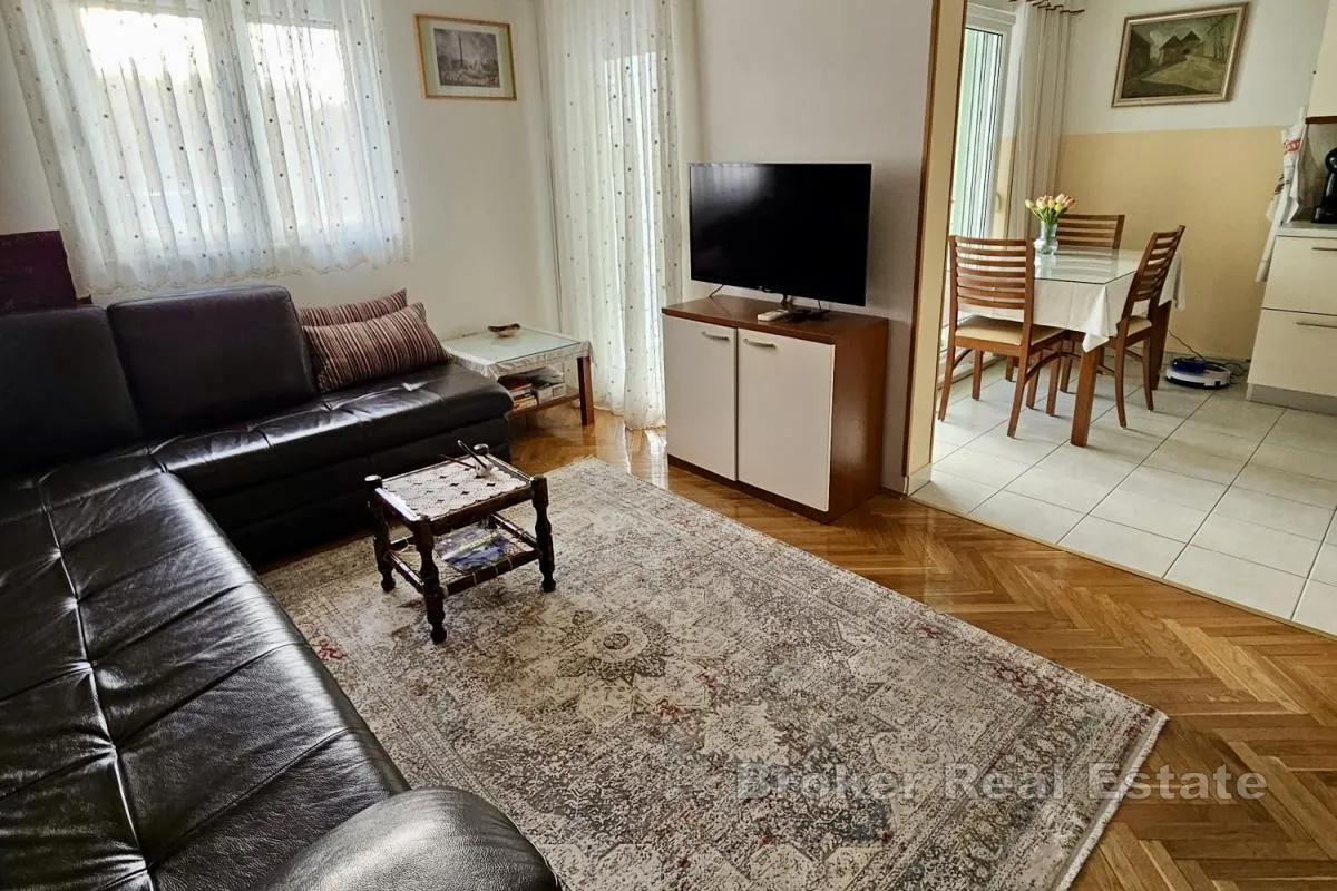 dvoetažni apartman na odličnoj lokaciji - slika 2