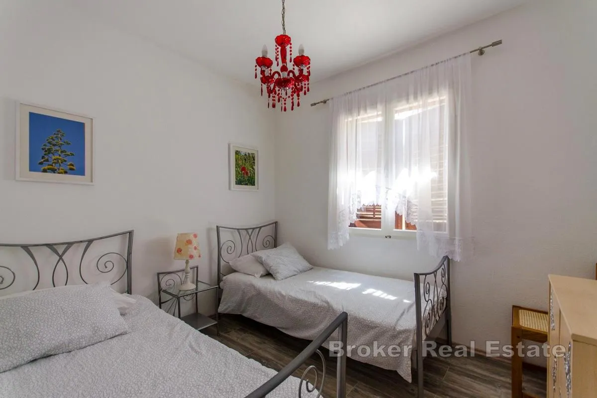 apartmanska kuća s bazenom - slika 14