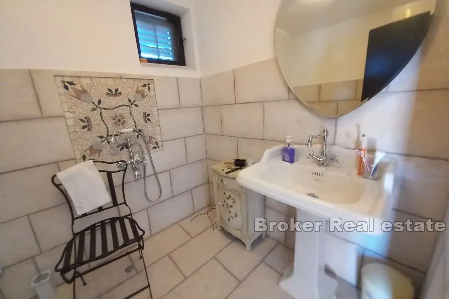 kamena kuća s pogledom na more - slika 13
