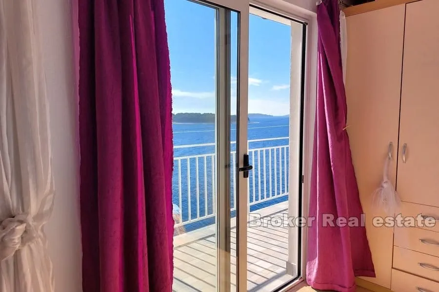 apartmanska kuća u prvom redu do mora - slika 2