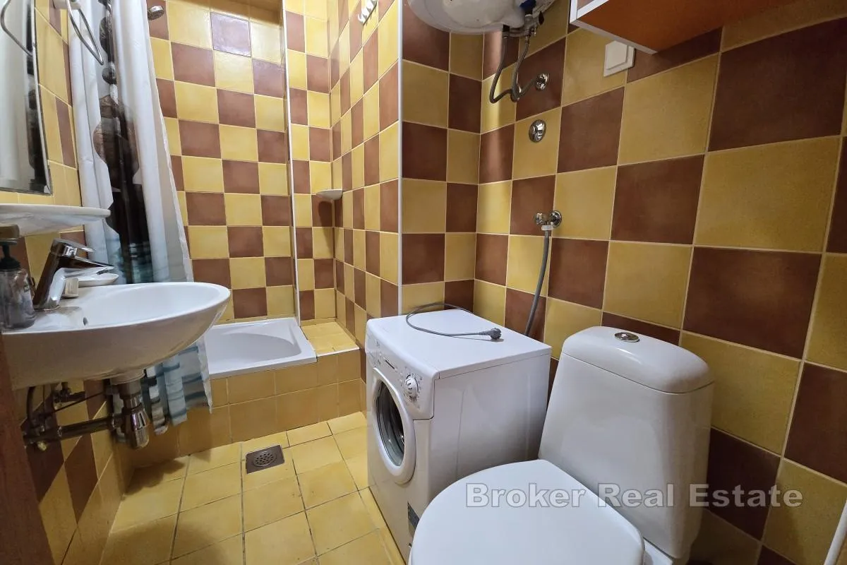 dvosobni apartman s pogledom na more - slika 9