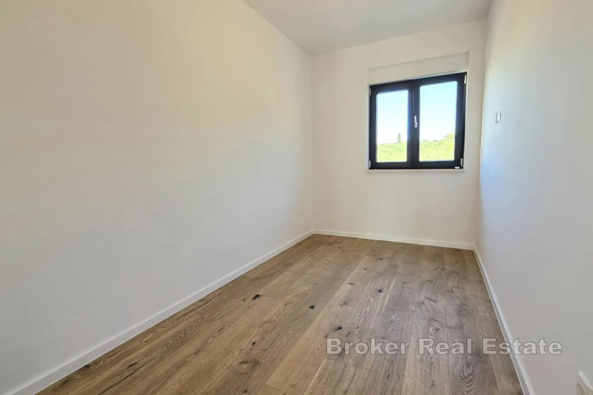 penthouse s krovnom terasom i pogledom na more - slika 5