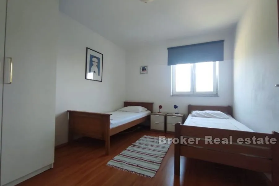 apartmanska kuća, drugi red do mora - slika 5