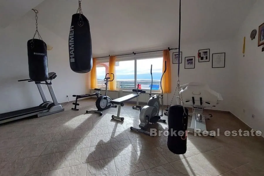 apartmanska kuća s bazenom - slika 8