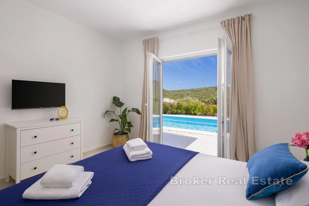 moderna vila s bazenom - slika 16