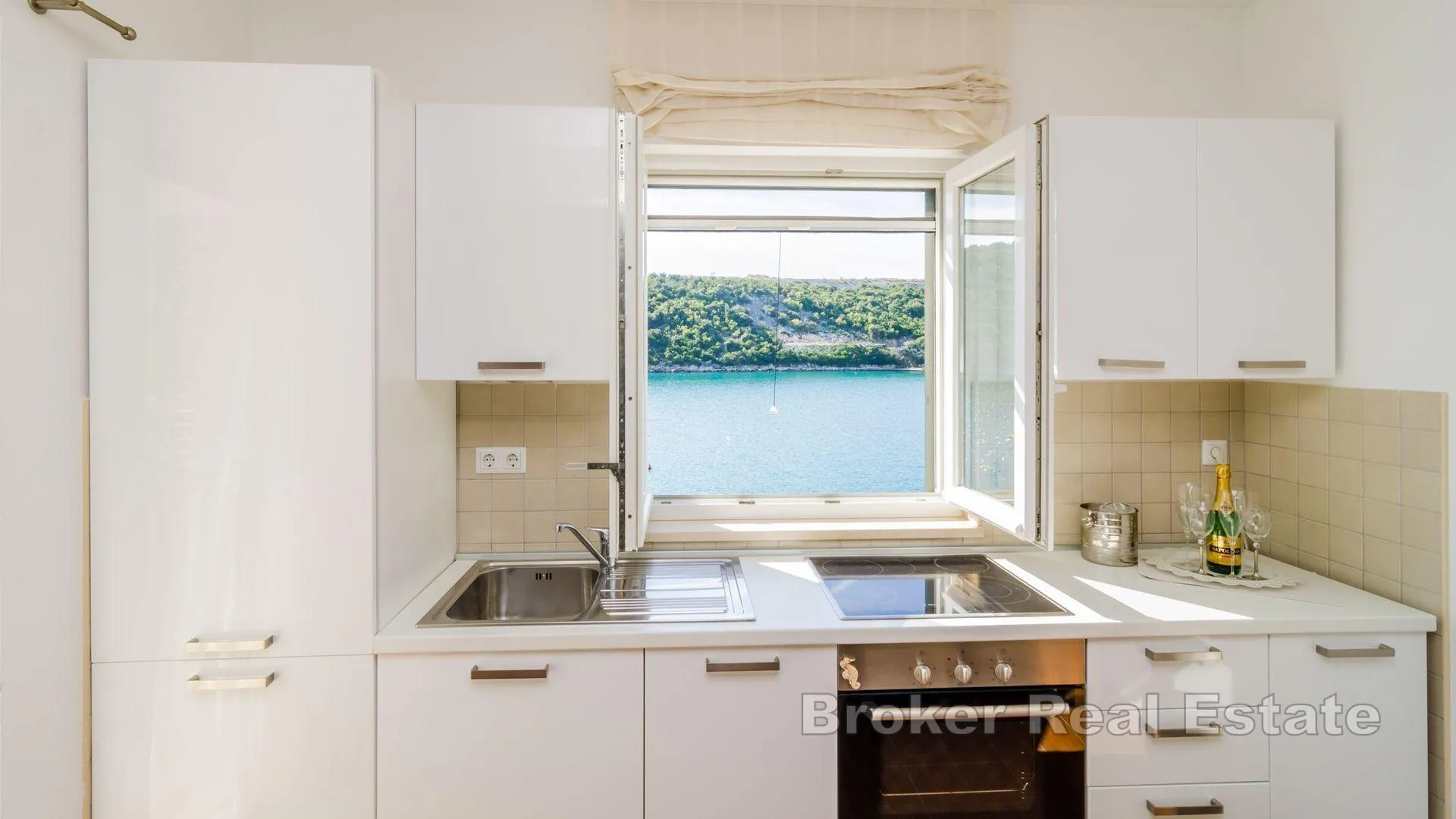 apartmanska kuća u prvom redu do mora - slika 15