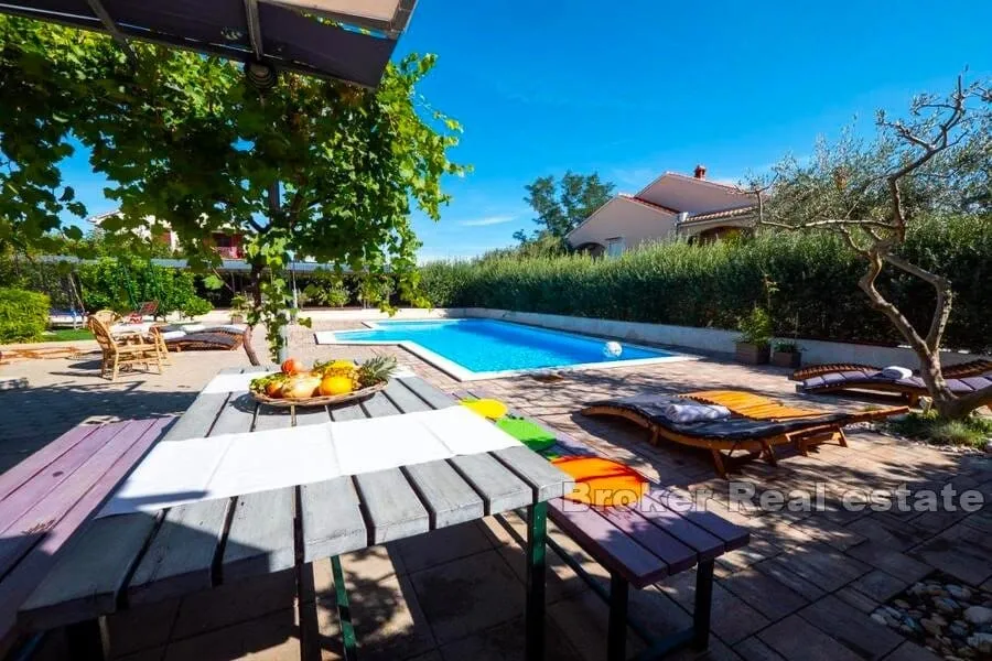 apartmanska vila s bazenom - slika 6