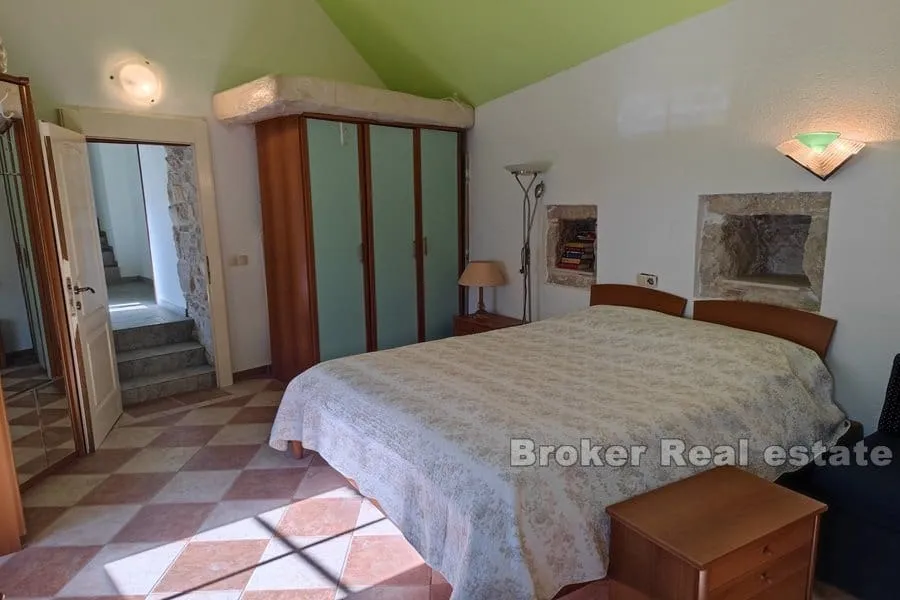 kamene kuće s pogledom na more - slika 15