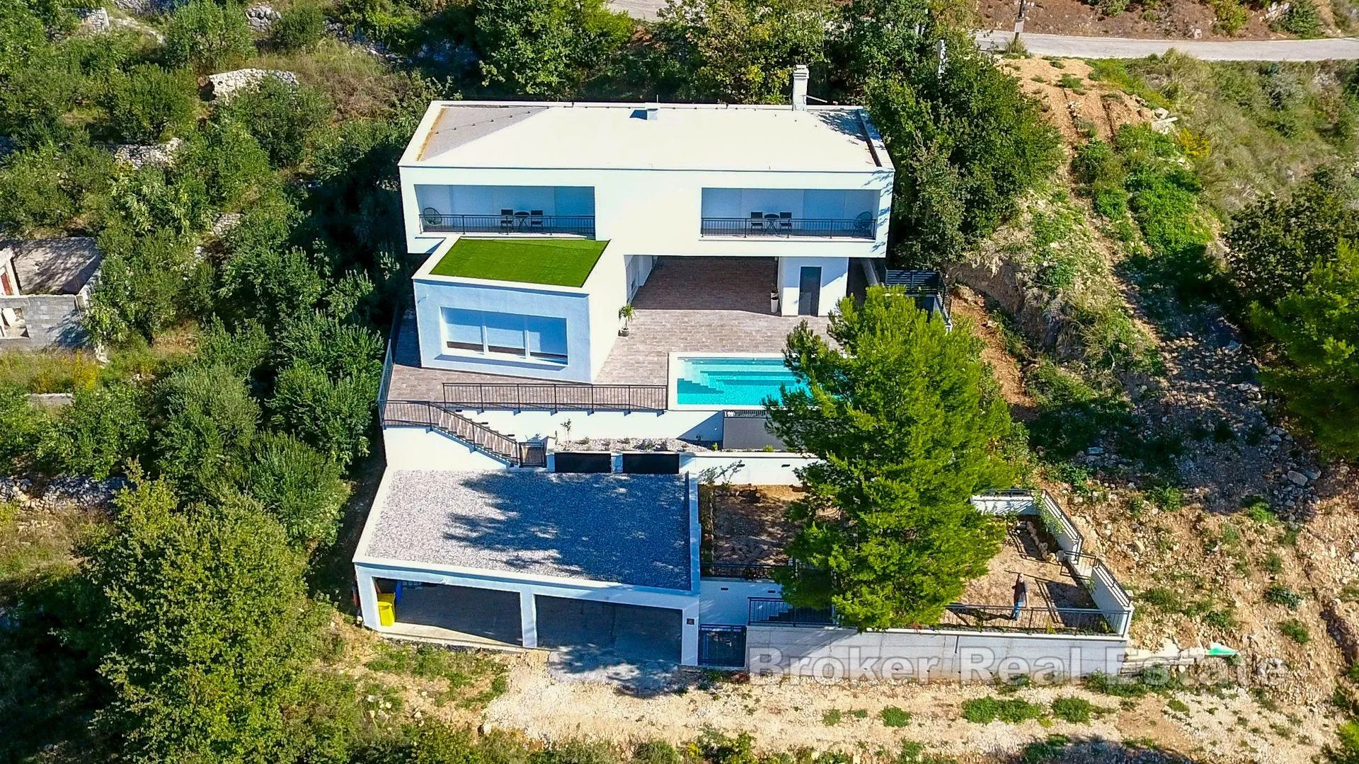 moderna vila s bazenom i pogledom na more - slika 4