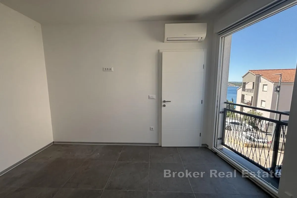 moderan apartman s vrtom i pogledom na more - slika 6