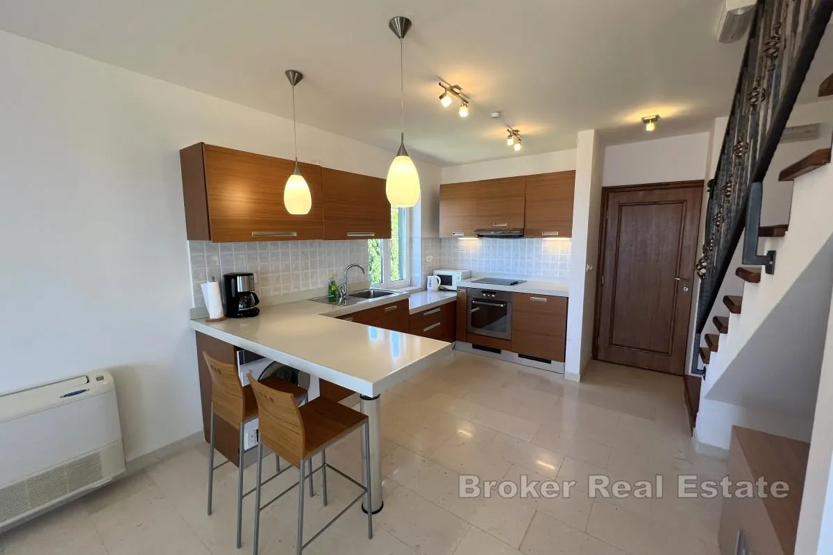 prekrasna vila s bazenom i 3 prostrana apartmana - slika 13
