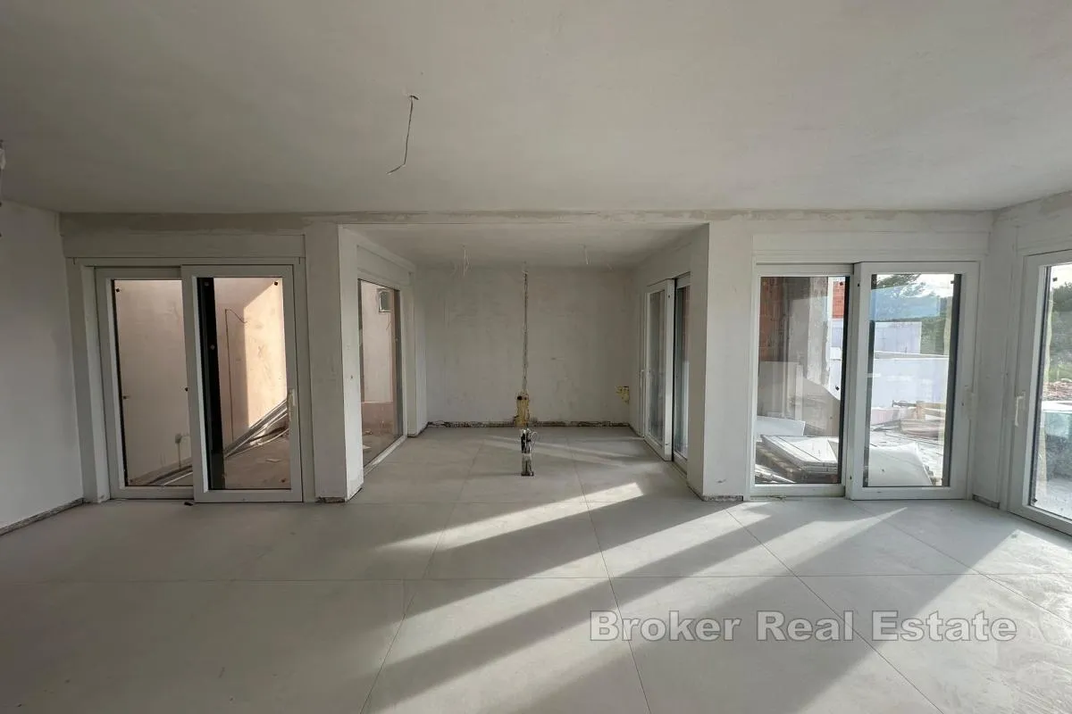 vila s pogledom na more i bazenom, u visokom roh-bau - slika 4