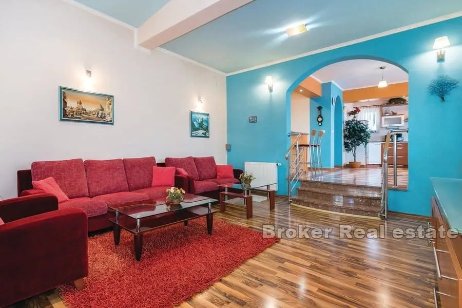luksuzna vila s bazenom - slika 4