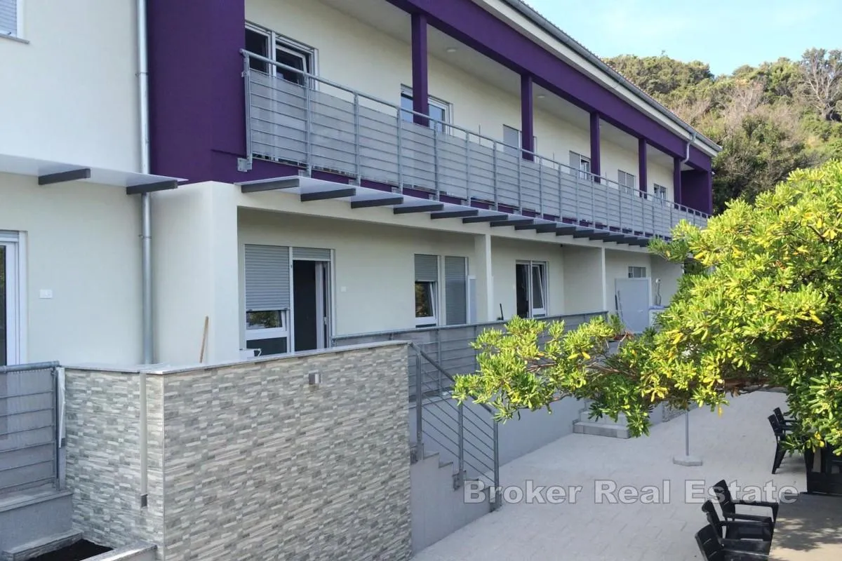 apartmanska kuća prvi red do mora - slika 2