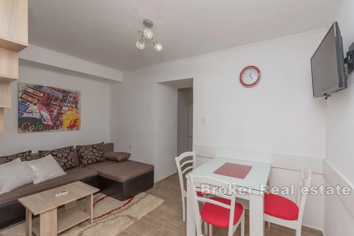 kuća sa šest apartmana blizu mora - slika 11