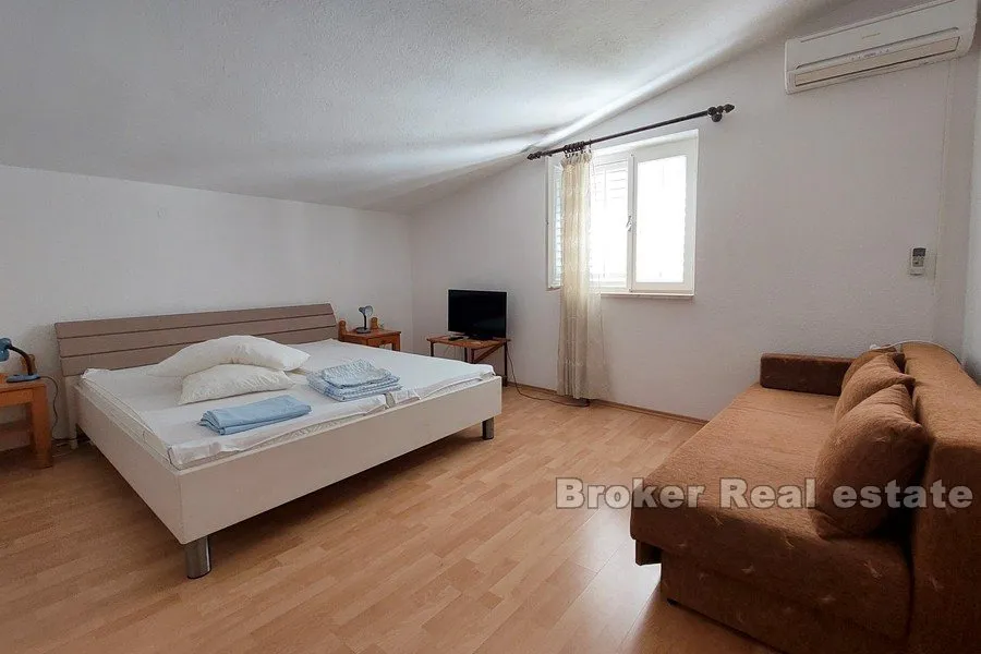 apartmanska kuća u prvom redu do mora - slika 10