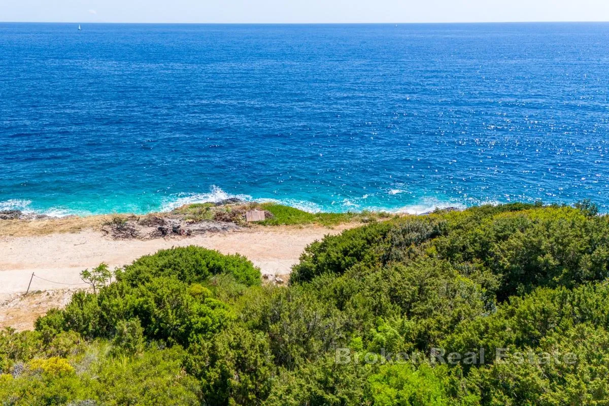 Atraktivno građevinsko zemljište prvi red do mora - Hvar