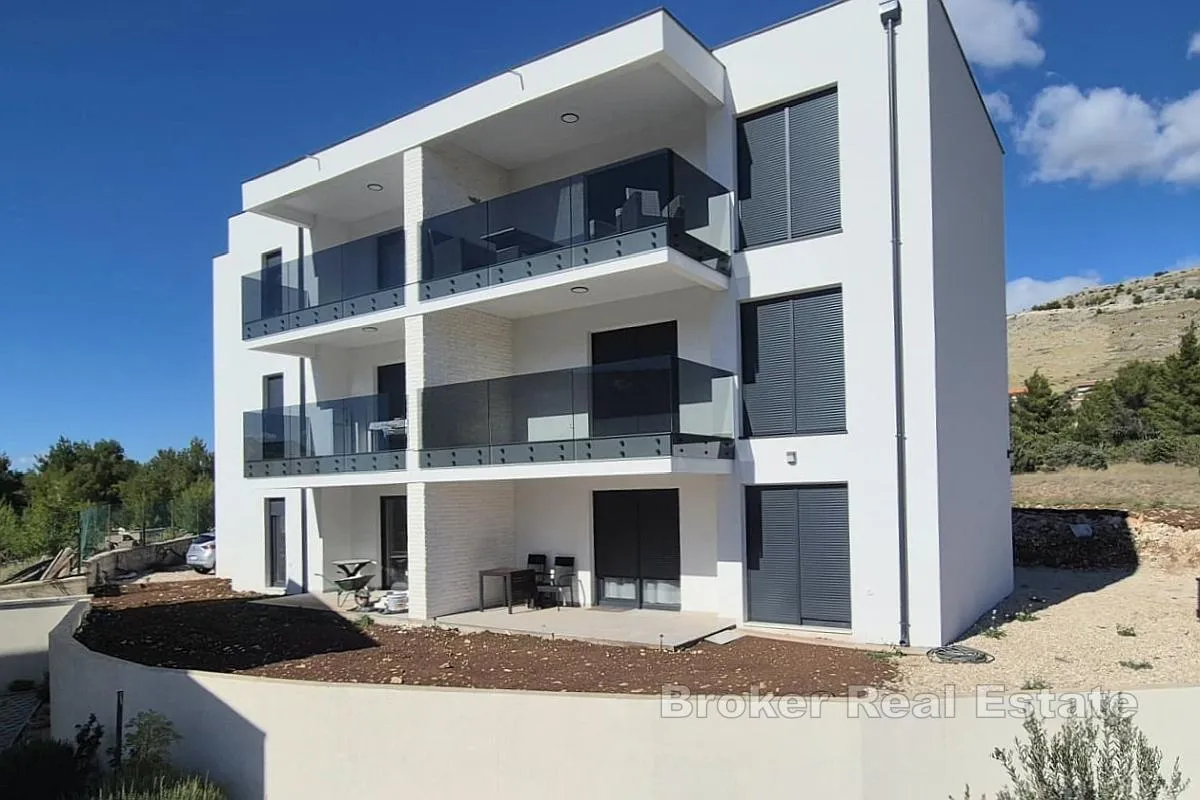 Dvosoban apartman s vrtom i parkirnim mjestom - Sibenik, Sibenik