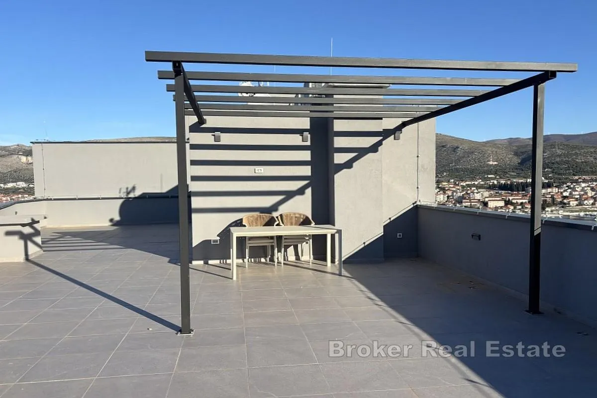 moderan penthouse s krovnom terasom i panoramskim pogledom na more - slika 18