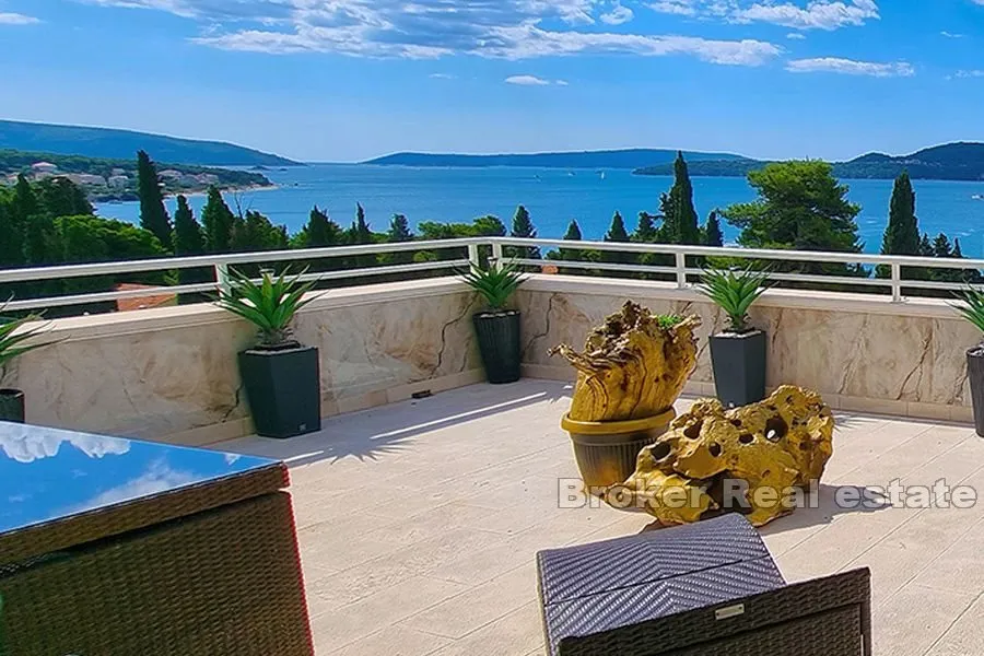 luksuzan penthouse s otvorenim pogledom na more - slika 1
