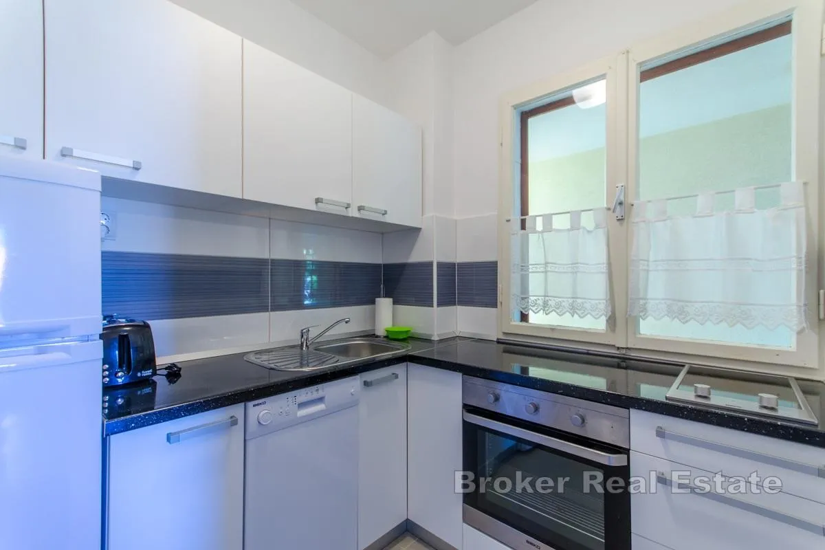 apartmanska kuća s bazenom - slika 10