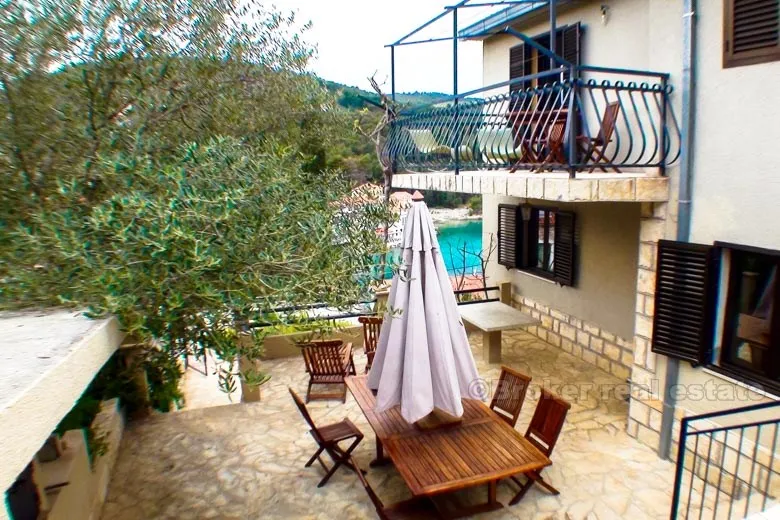 renovirana samostojeća kuća, 50 metara od mora - slika 3