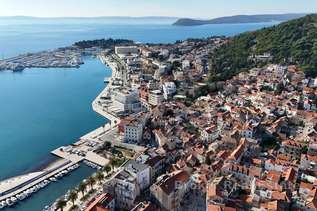 Prostrani stan s potkrovljem na vrhunskoj lokaciji s pogledom na more - Grad, Split grad