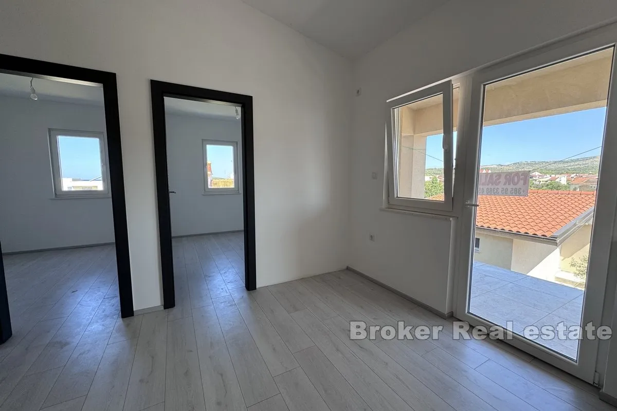 funkcionalna nekretnina sa 3 apartmana - slika 12