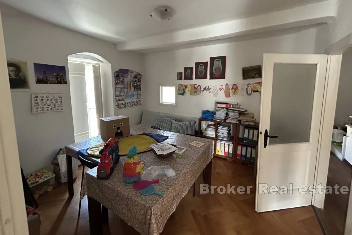 troetažni apartman u centru, na prodaju - slika 9