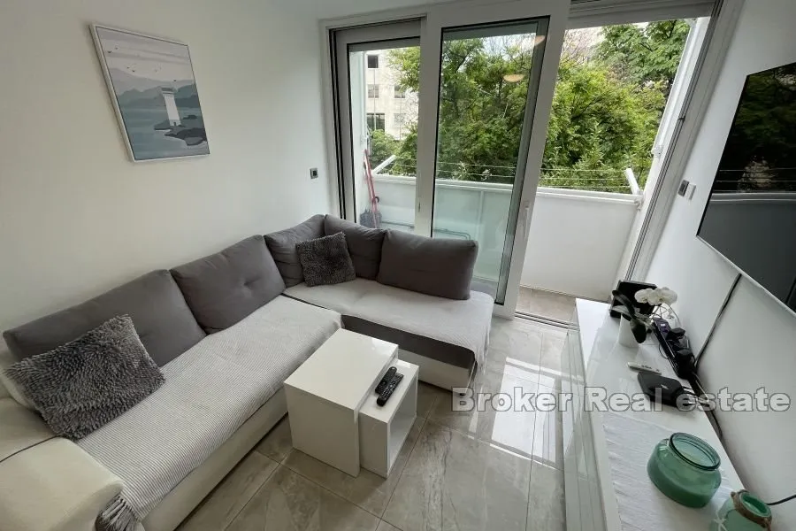 bol - uređeni apartman na odličnoj lokaciji - slika 2
