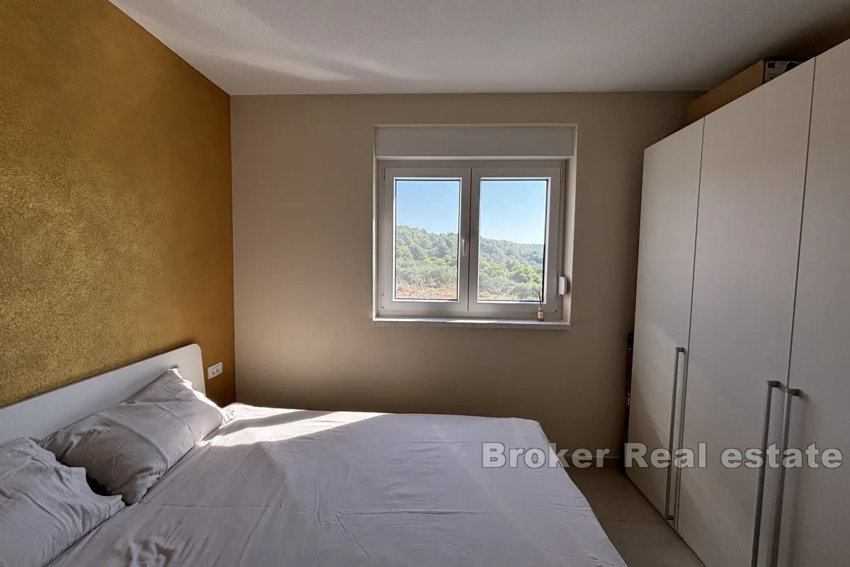 moderan apartman s djelomičnim pogledom na more - slika 9