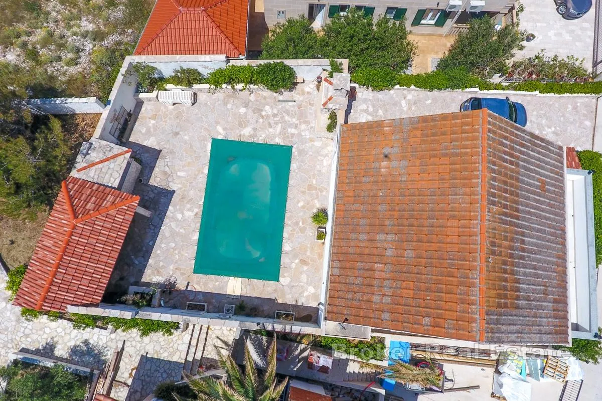 mediteranska kuća s bazenom u blizini mora - slika 11