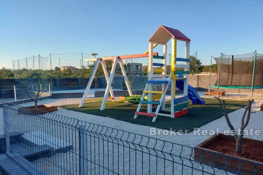novoizgrađena vila s bazenom - slika 14