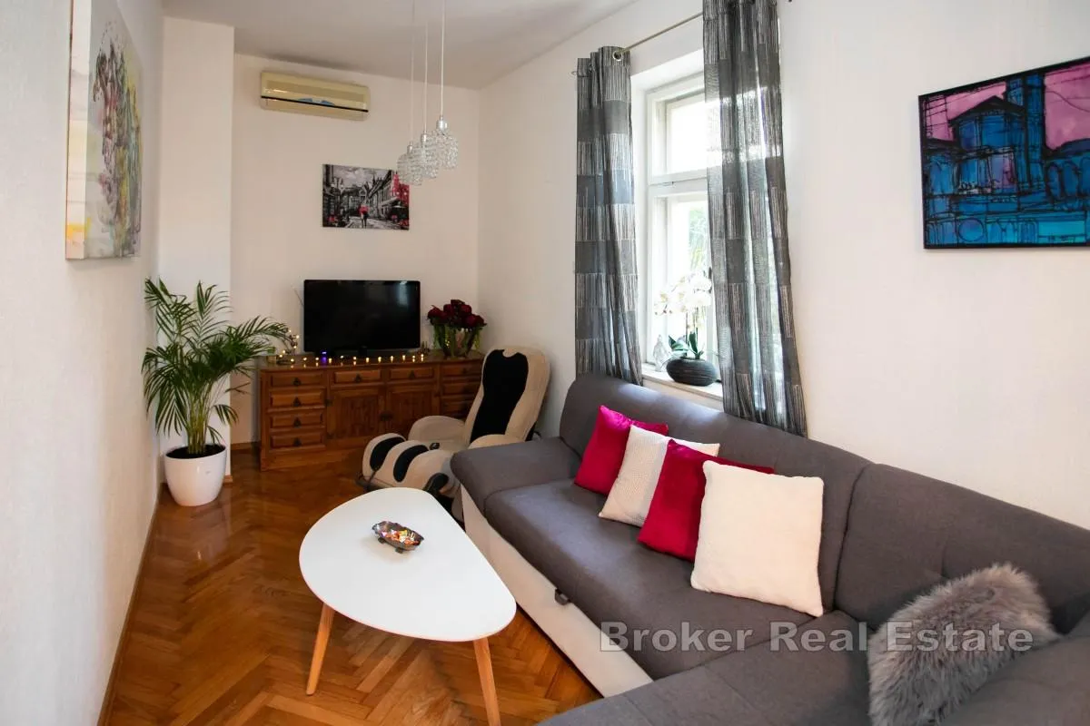 dvosoban apartman sa garažom i dvorom u blizini centra - slika 8