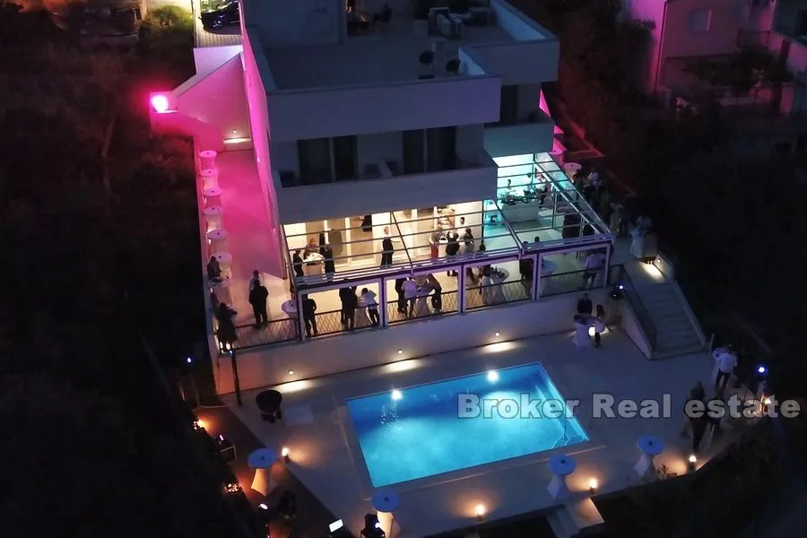 apartmanska kuća sa restoranom - slika 18