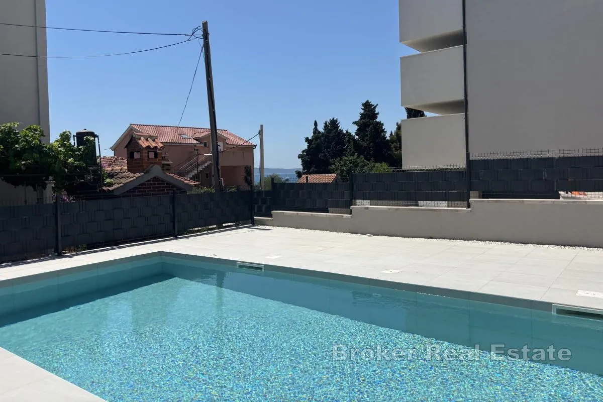 luksuzan penthouse s otvorenim pogledom na more - slika 11