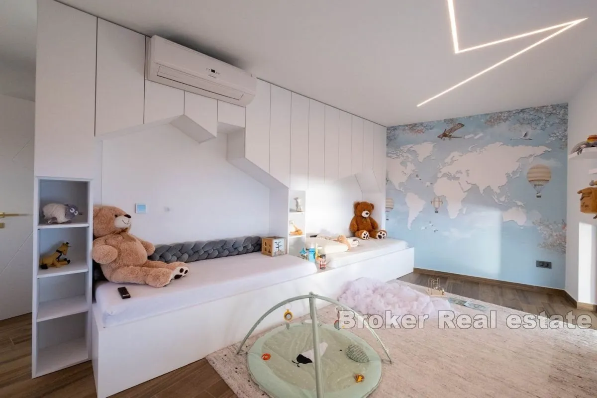 penthouse s pogledom na more na dominantnoj poziciji - slika 16