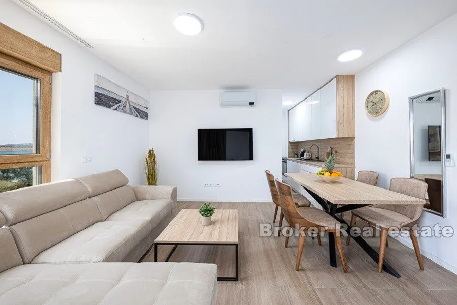 apartmani prvi red do mora - slika 9