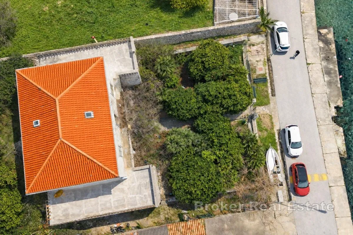 jedinstvena nekretnina u prvom redu do mora - slika 3