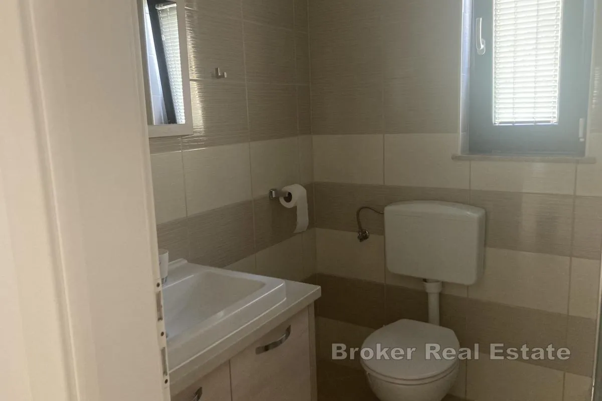 apartmanska kuća u prvom redu do mora - slika 12