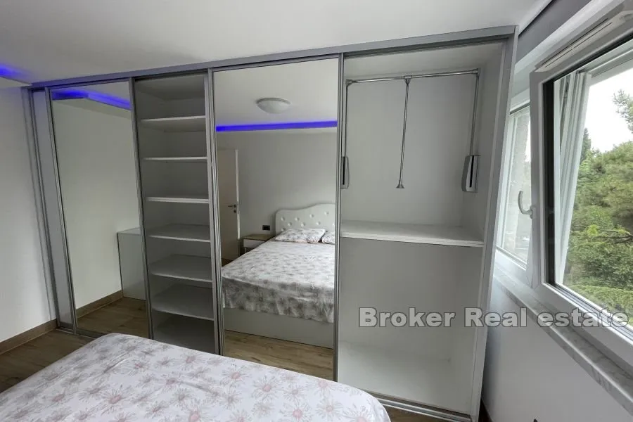 bol - uređeni apartman na odličnoj lokaciji - slika 7