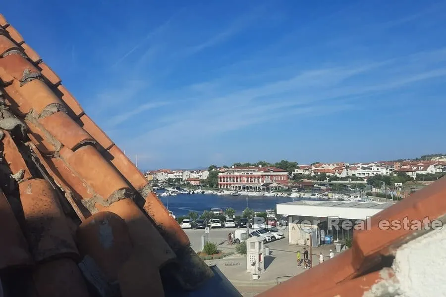 kamena kuća s pogledom na more - slika 1