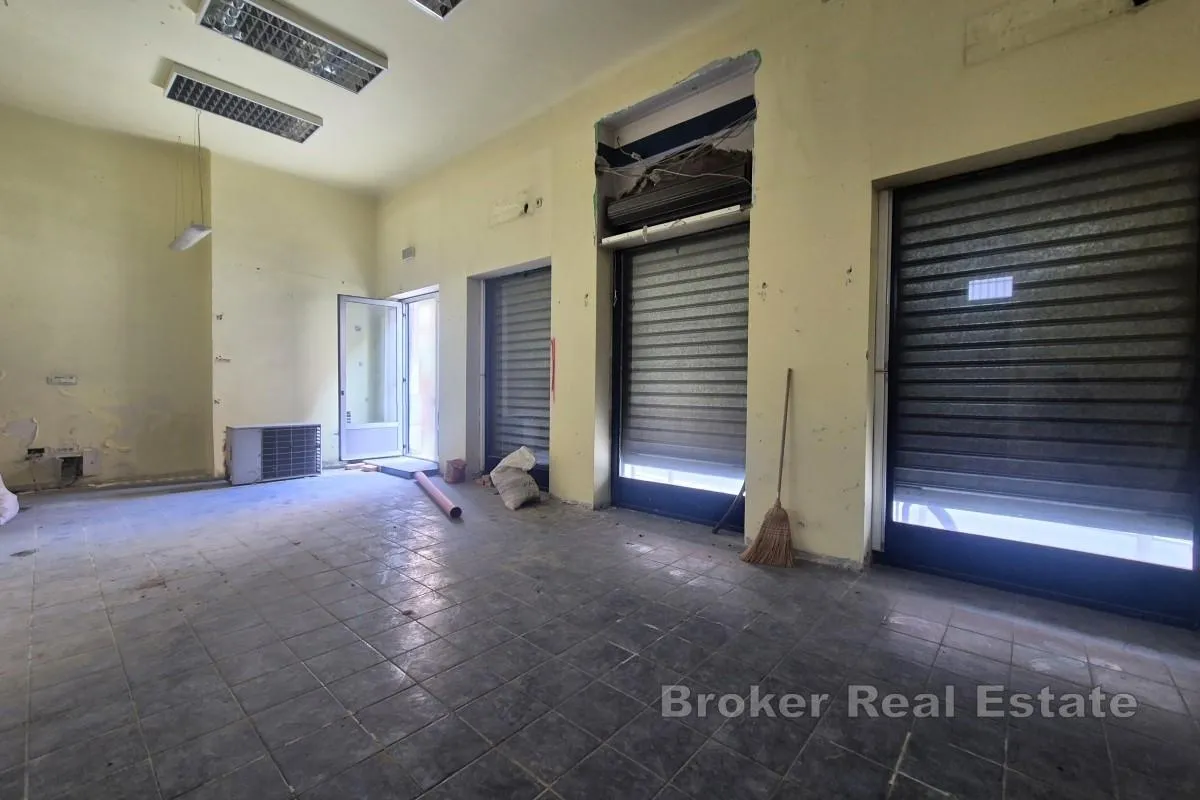 Atraktivno pozicionirani poslovni prostor za kompletnu renovaciju - Lučac-Manuš, Split city