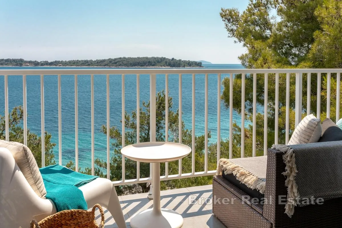 mediteranska vila smještena uz samu morsku obalu - slika 5